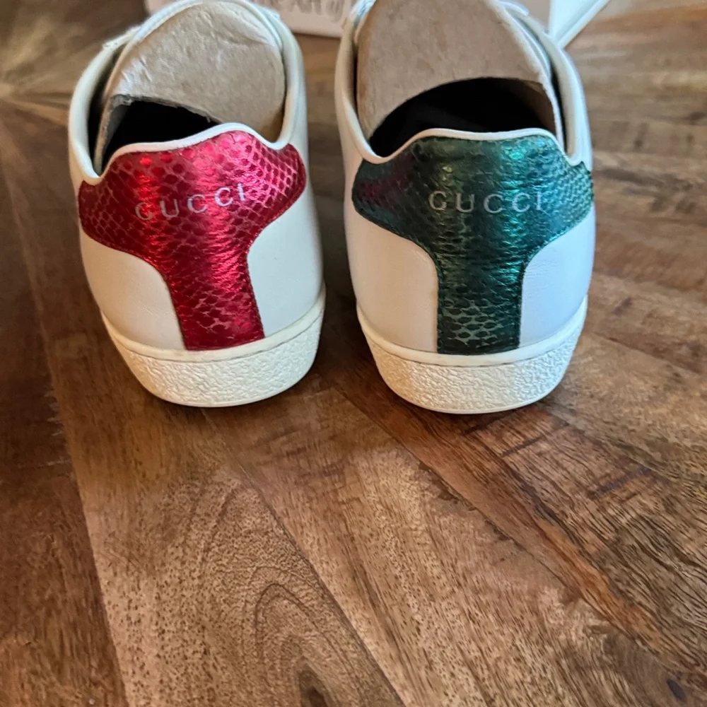 Gucci White Leather Sneakers with Red‎ Accent